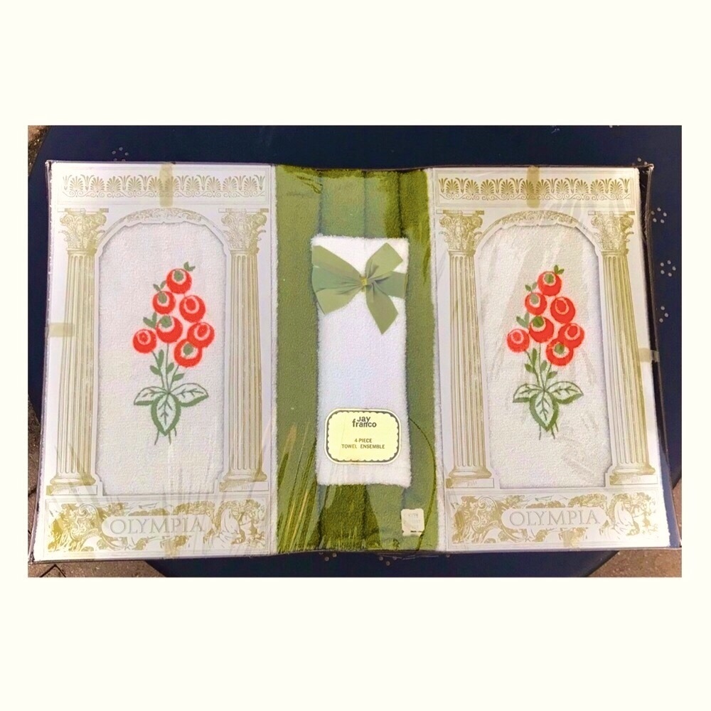 NIB Vintage Jay Franco 4-Piece Towel Ensemble